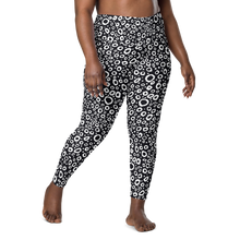 Load image into Gallery viewer, Plus-size Spotted Eagle Ray leggings with UPF 50+ protection