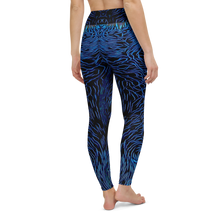 Load image into Gallery viewer, Scuba Diving Leggings - Giant Clam Design
